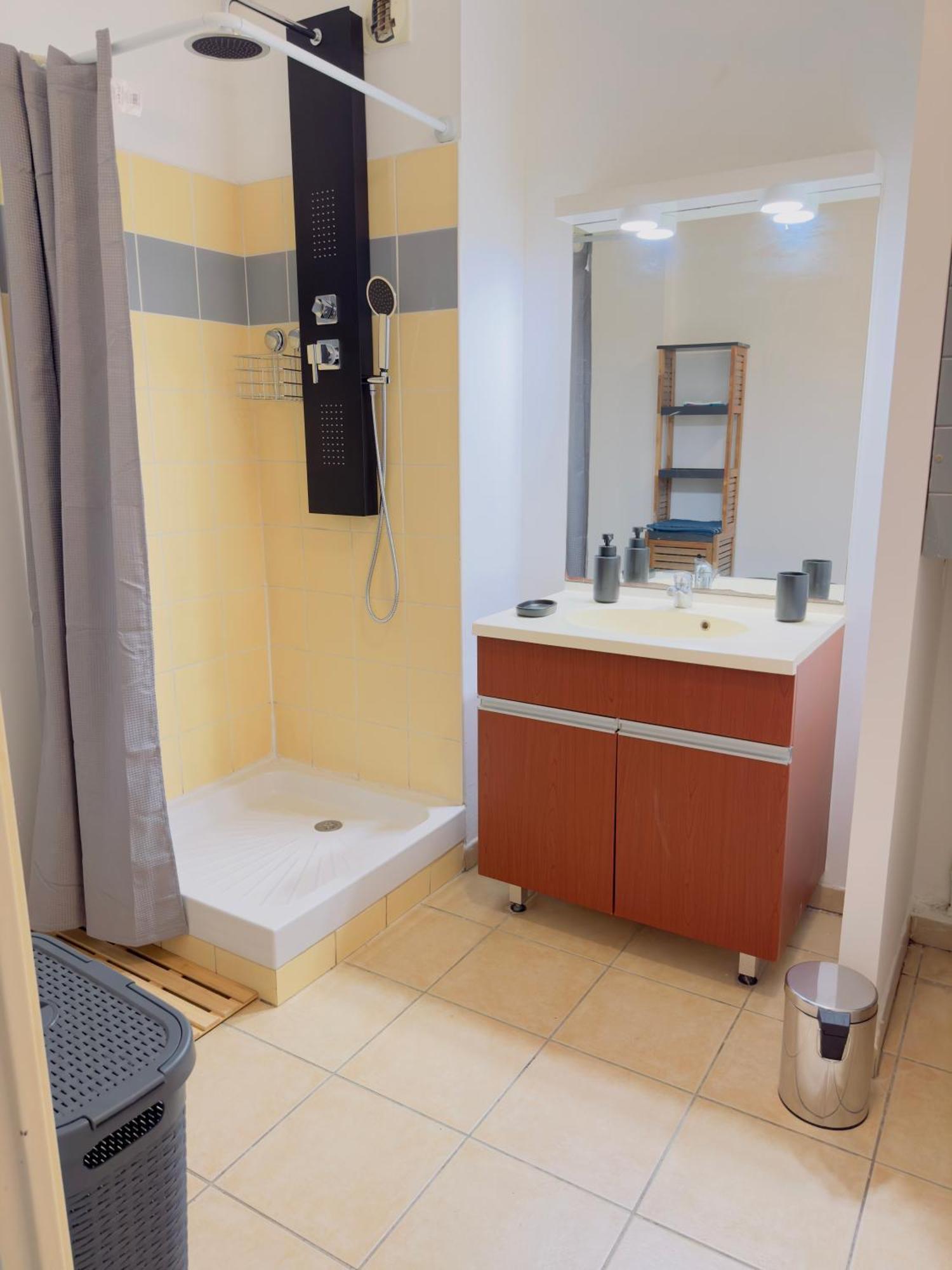Le Petit Oasis Apartment แซงต์-เดอนี ภายนอก รูปภาพ