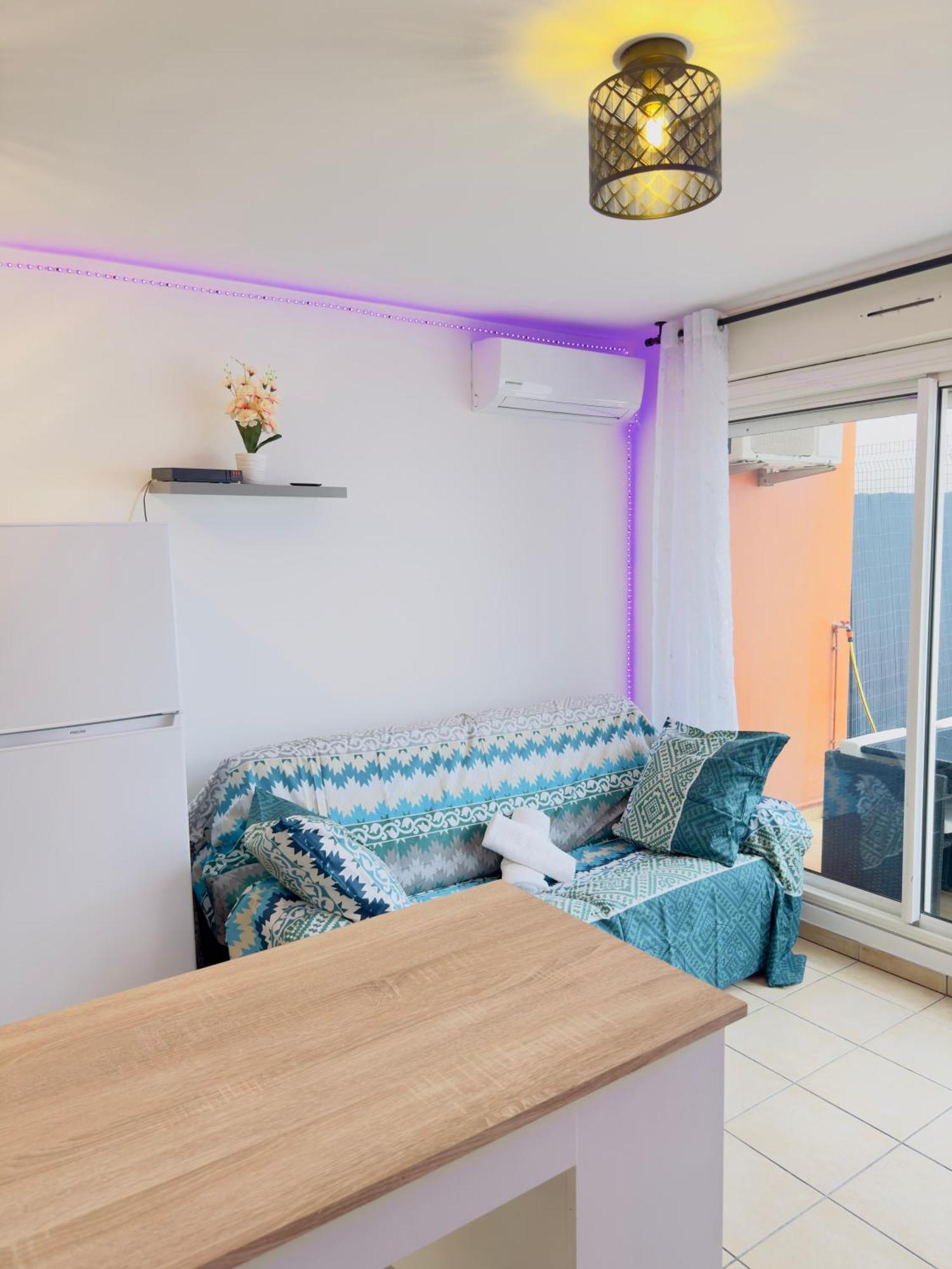 Le Petit Oasis Apartment แซงต์-เดอนี ภายนอก รูปภาพ